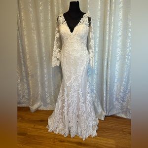 Lace Fit & Flare Wedding gown